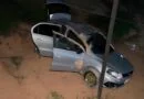 Carro com suspeitos de assalto capota durante perseguição policial em Manaus