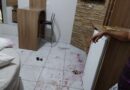 Esposa flagra marido em motel, invade local e quebra móveis