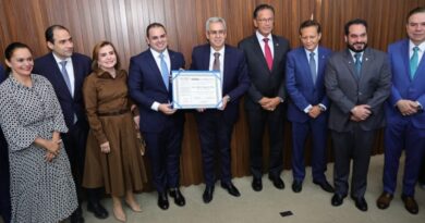 ​Presidente do TCE-AM participa de homenagem ao ministro do STJ Luiz Gurgel de Faria na Aleam