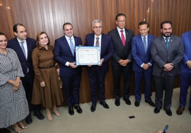 ​Presidente do TCE-AM participa de homenagem ao ministro do STJ Luiz Gurgel de Faria na Aleam