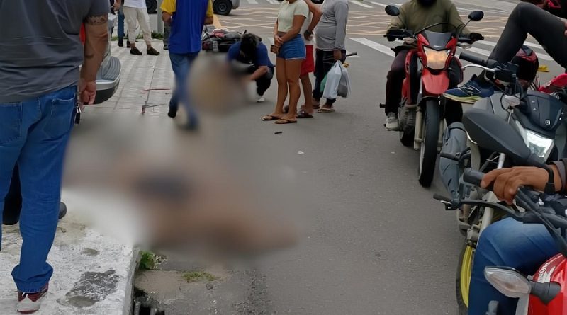 Acidente grave na Avenida Silves deixa um morto e um ferido em Manaus
