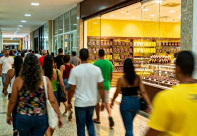 Comércio em Manaus terá horário especial no feriado de Tiradentes