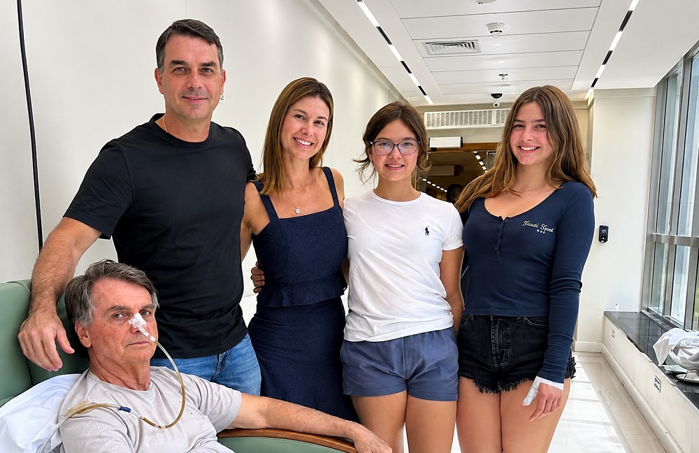 Em destaque: Após ter passaportes cancelados, Flávio Bolsonaro recebe sinal verde dos EUA para entrar no país