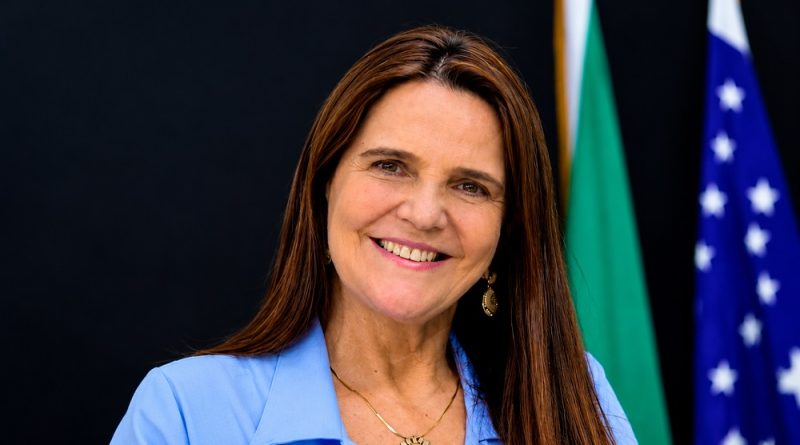 Roberto Cidade anuncia Mônica Santaella à frente da Secretaria de Comunicação do Amazonas