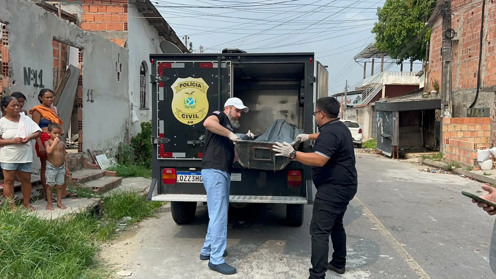 Homem falece eletrocutado enquanto trabalhava em telhado de residência em Manaus