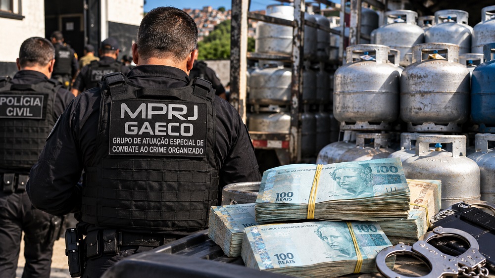 Atualização: Justiça determina bloqueio de R$ 327 milhões ligados ao Comando Vermelho por esquema ilegal de venda de gás