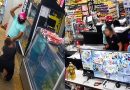 Gerente de supermercado é agredida por criminosos durante assalto em Manaus; veja vídeo