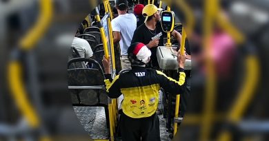 Câmeras flagram quatro criminosos armados assaltando ônibus no Japiim, em Manaus