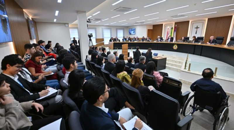TCE-AM transfere julgamento das contas de David Almeida para dezembro TCE-AM transfere julgamento das contas de David Almeida para dezembro