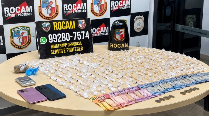 Rocam prende ‘Loirinho’ com drogas, dinheiro e celulares na Praça da Matriz Rocam prende ‘Loirinho’ com drogas, dinheiro e celulares na Praça da Matriz